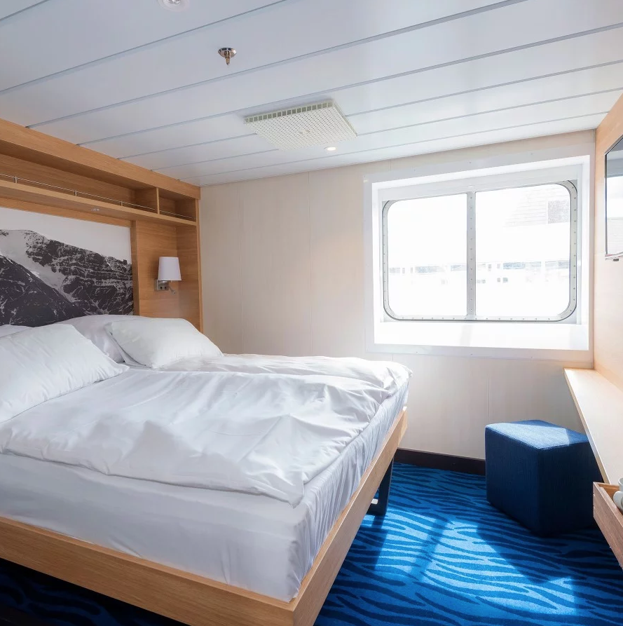 Hurtigruten MS Spitsbergen Accommodation Arctic Superior 4.png